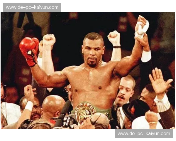 拳坛“世纪大劫案”：梅威瑟vs嘴炮，那场10回合的肉搏到底刮走了多少美金？